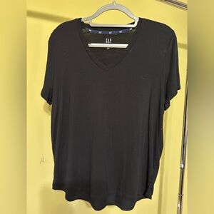 GAP Women’s Classic Black V-Neck Tee